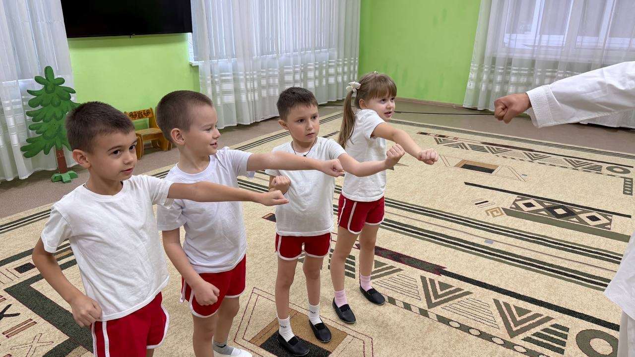 Начало тренировок по каратэ в рамках проекта 